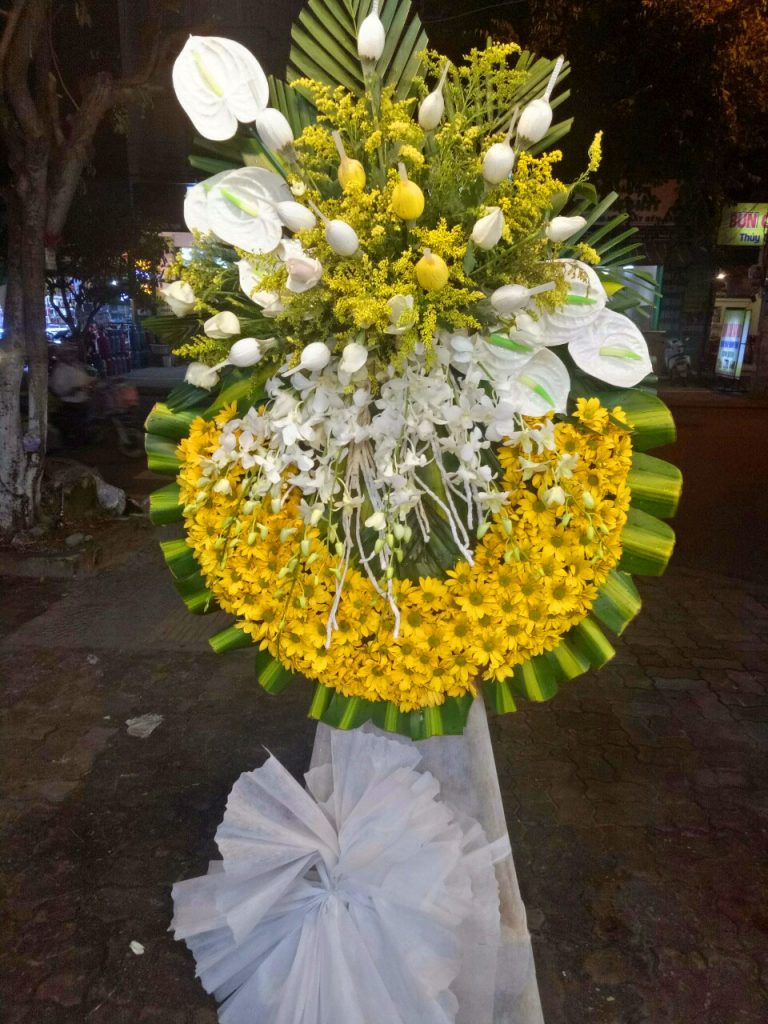 Vòng hoa tang lễ tại shop hoa tươi huyện Cầu Ngang, tỉnh Trà Vinh 