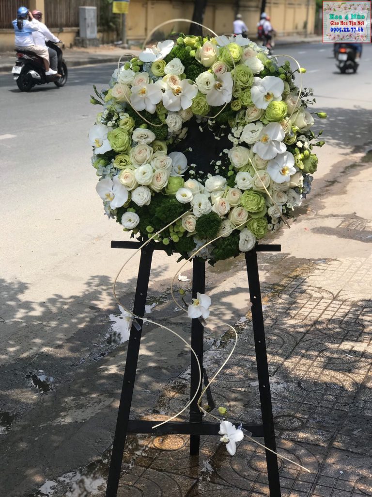 Lẵng hoa tang lễ trang trọng và lịch sự tại shop hoa tươi huyện Gò Công Tây, tỉnh Tiền Giang
