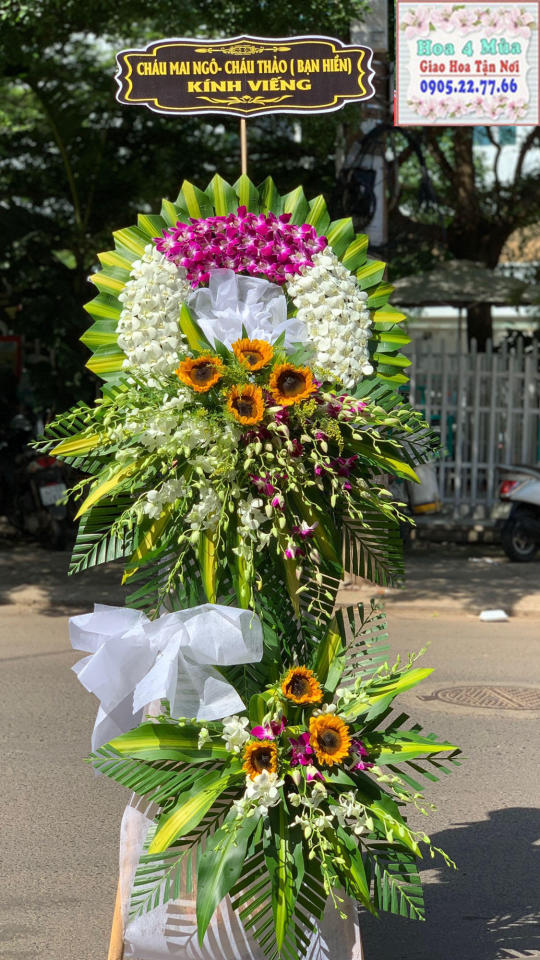 Mẫu hoa chia buồn phổ biến tại shop hoa tươi Bắc Giang